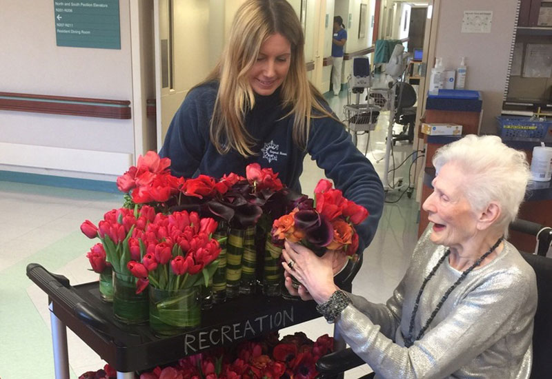 Decoradora de casamentos doa flores para asilos e hospitais