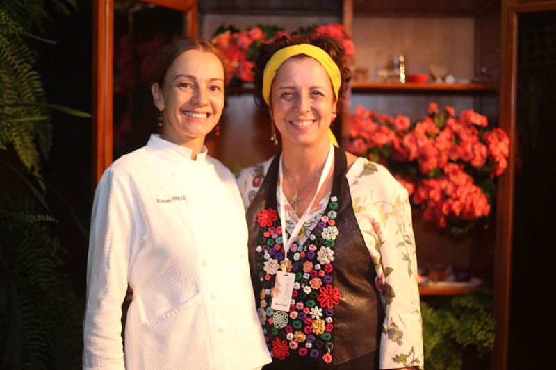 As chefs Agnes e Karen, do Bouquet Garni, prepararam um delicioso jantar no evento. Foto: Laura DaCal