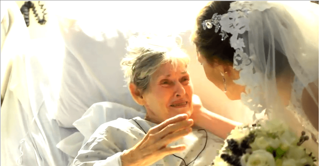 Vídeo: Noiva visita a avó doente no hospital no dia do casamento