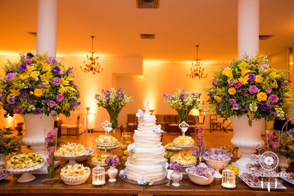 Casamento com decoração roxa e amarela – Vanessa e Rodrigo