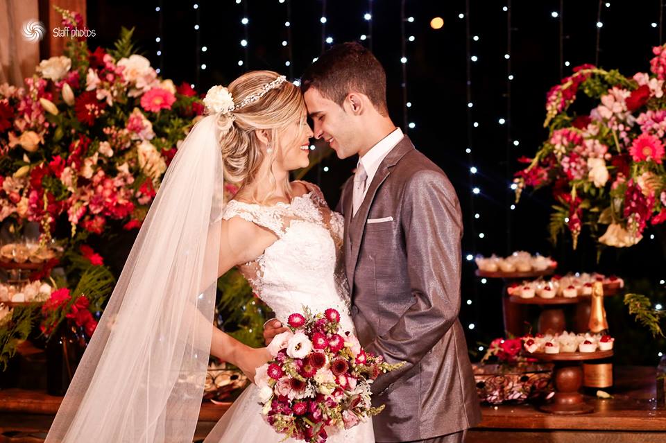 Casamento com decoração rústica ao ar livre – Aline e Alan