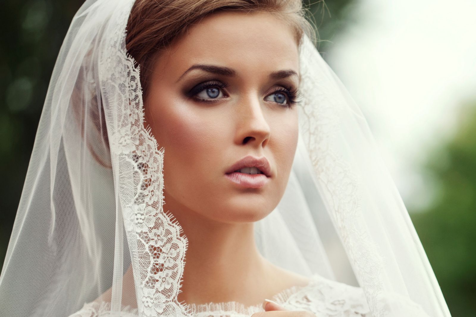 Como combinar a maquiagem com as joias do casamento