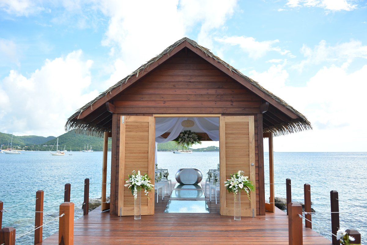 Resort no Caribe tem capela flutuante em mar cristalino