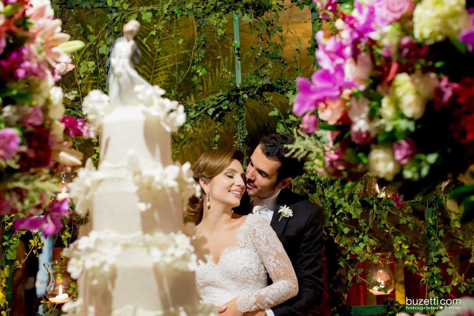 Casamento com decoração rosa e vermelha – Fabiana e Gustavo