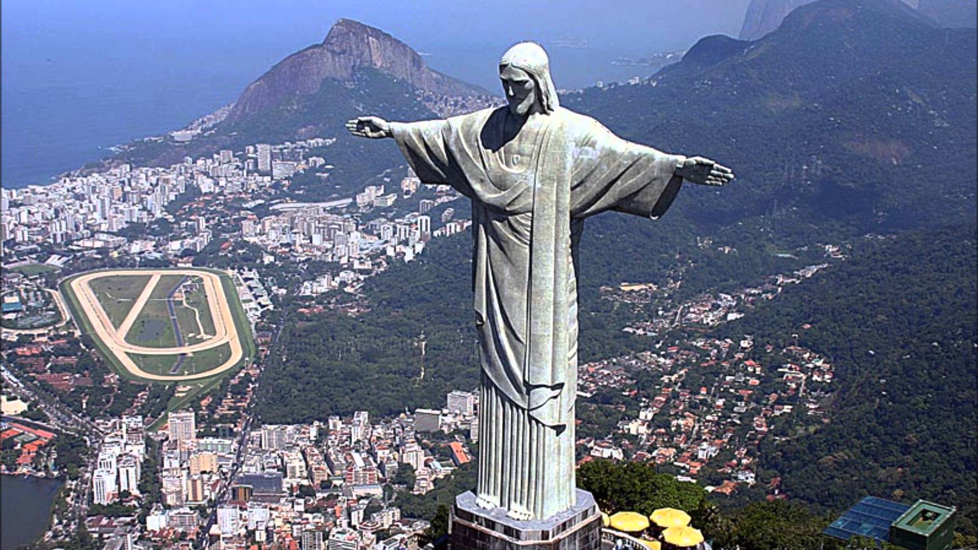 Pedido de casamento em passeio de helicóptero em frente ao Cristo Redentor