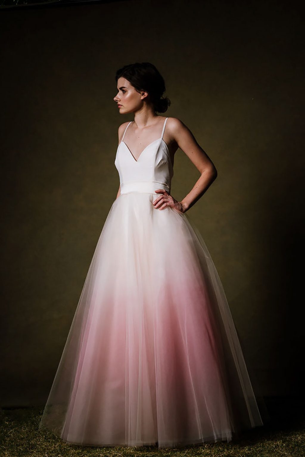 Vestido de noiva com barra colorida: você usaria? 3