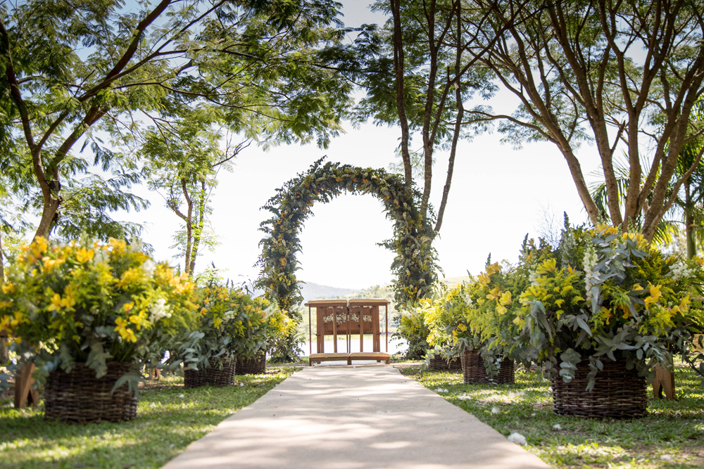 Casamento no campo com decoração rústica e aconchegante