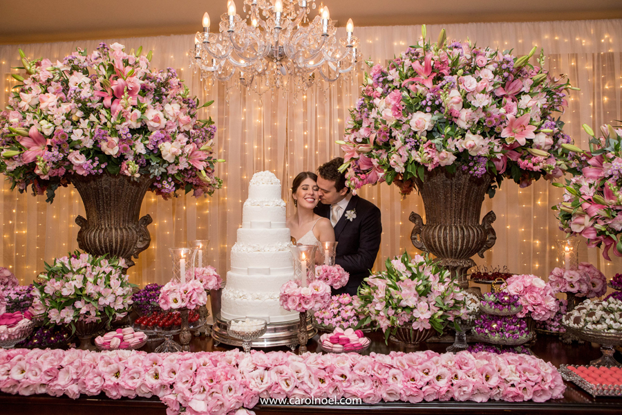 Casamento no campo com decoração em tons de rosa
