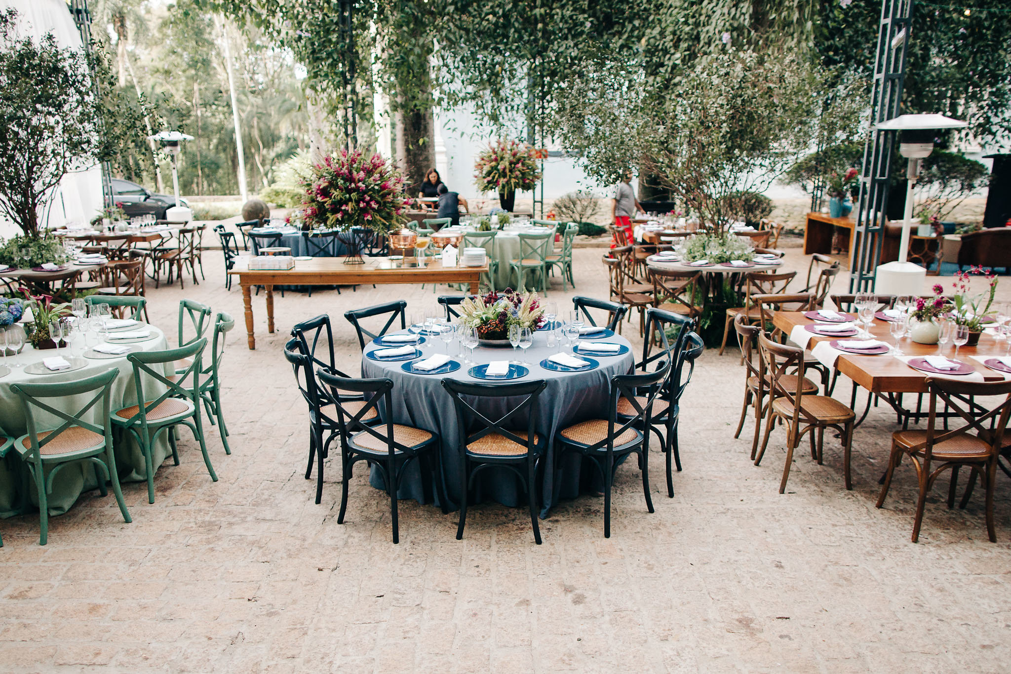 d 34_mesas_monocromaticas