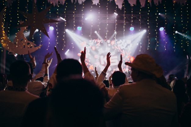 10 músicas brasileiras que animam a pista de dança do casamento
