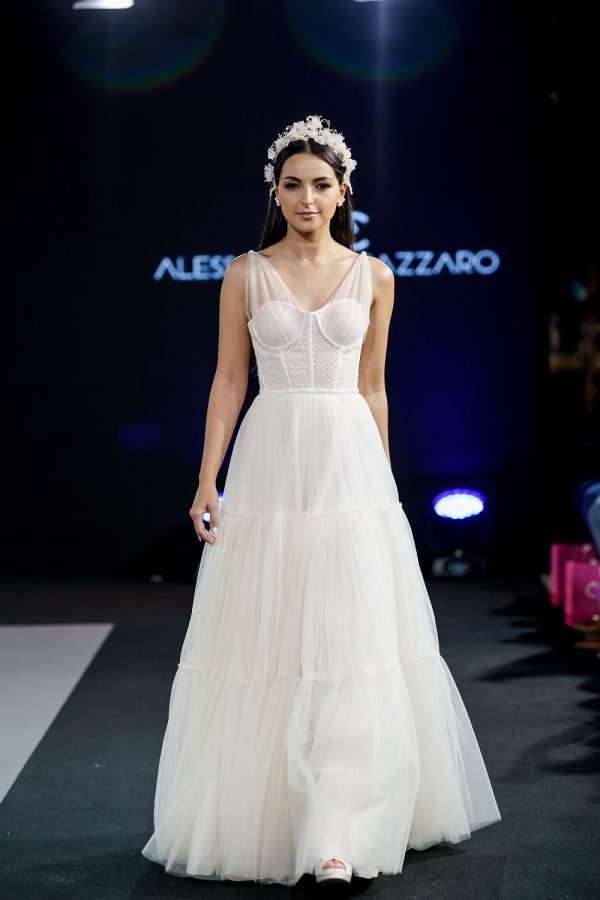 Vestidos de noiva 2022 do Atelier Danna Morikawa em parceria com a designer de joias Ale Cazzaro.