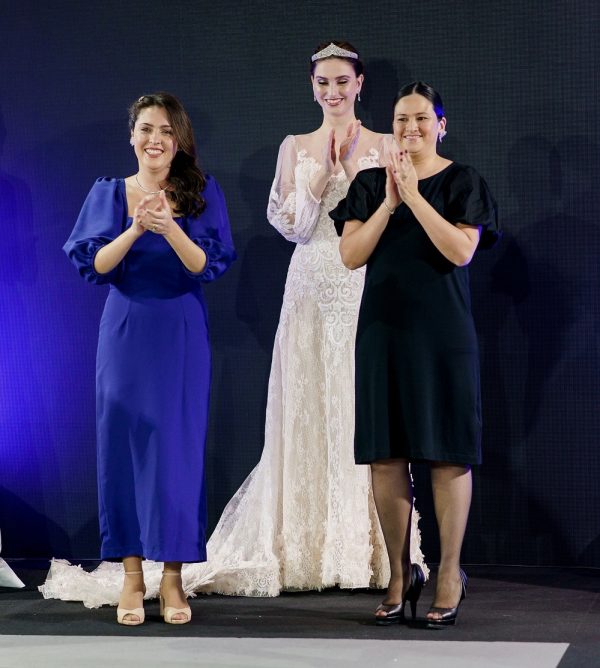 Estilista Danna Morikawa realiza desfile de vestidos de noiva com as joias da designer Ale Cazzaro.