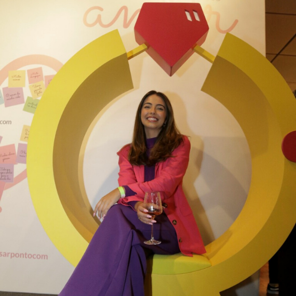 Influencer Bianca Camargo marca presença no evento Casar.com, em São Paulo.