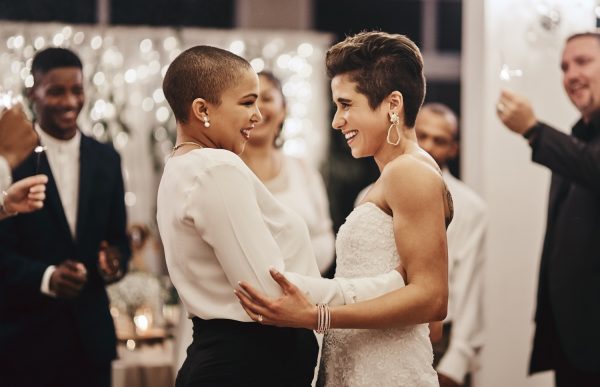 O site de casamento possui recursos desde um espaço para o casal contar sua história até a confirmação de presença dos convidados