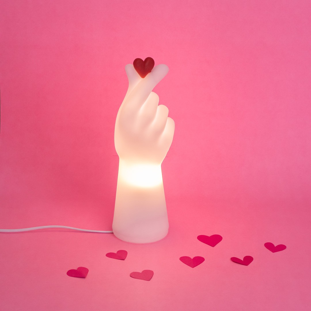 Luminária Mão Coração Coreano