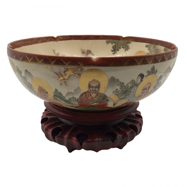 Bowl em porcelana Satsuma com base de madeira decorado com figuras - Não informado