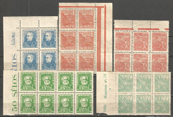 Conjunto com (4) Seistilhas e uma quadra de selos Brasileiros. Bem conservados.