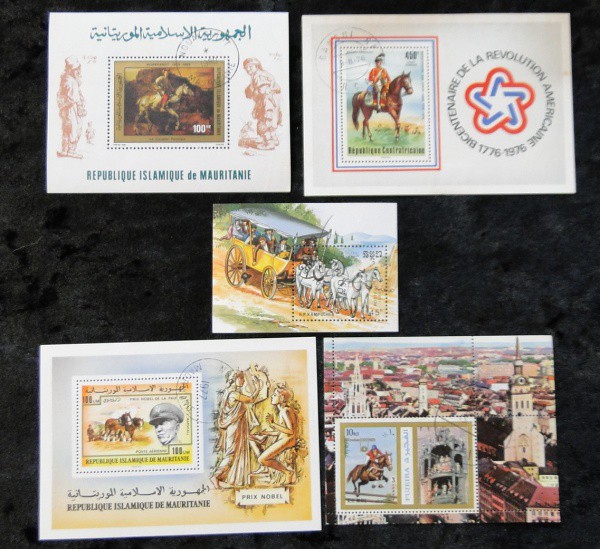 05 BLOCOS UNIVERSAIS, COM O TEMA CAVALOS - LINDOS