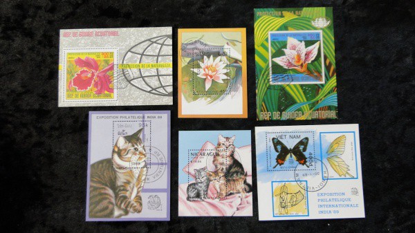 06 BLOCOS UNIVERSAIS, COM OS TEMAS FLORA, GATOS, BORBOLETAS - LINDOS
