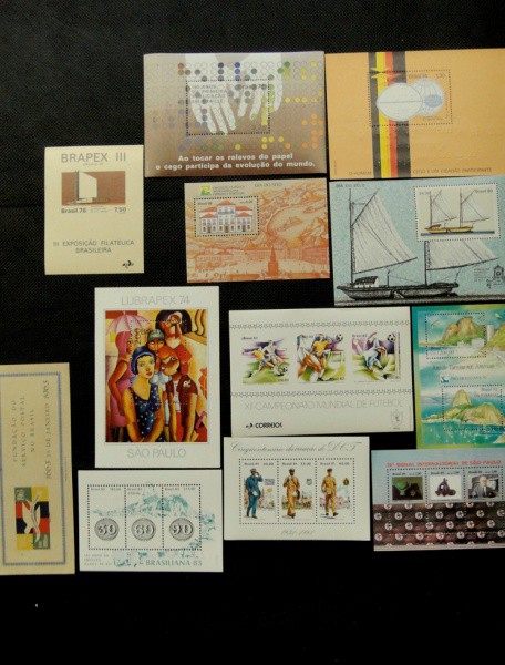 Brasil, lote com 12 blocos de selos diferentes, com valor total de catálogo de R$ 290,00