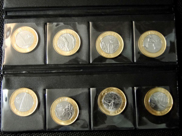 Brasil, lote com 8 moedas olímpicas (2016) de 1 Real diferentes acondicionadas em estojo de luxo. Es