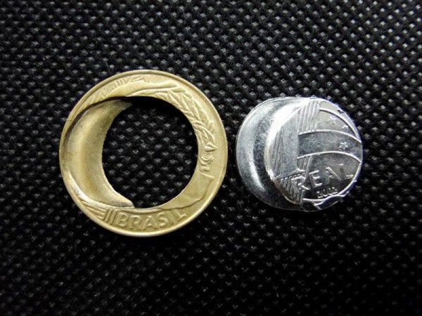 Brasil, moeda de 1 Real da 2ª família com perceptível erro de cunhagem (Variedade). Rara.