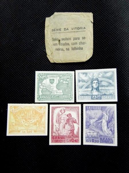 Brasil, serie de Vitoria de 1945 em papel cartão.