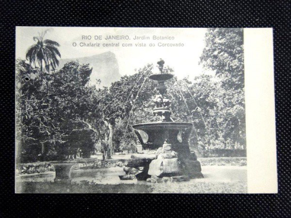 Rio de Janeiro, déc. 10/20, Jardim Botânico - O Chafariz central com vista do corcovado. Mínimo pic