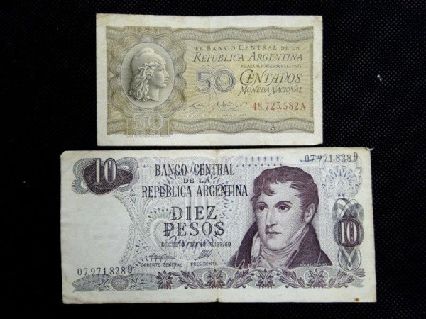 Argentina, lote com 2 cédulas de 50 cts e 10 pesos