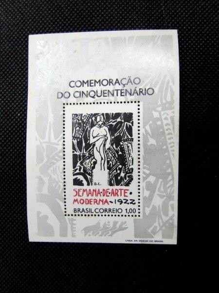 Brasil, bloco de 1972 Semana da Arte Moderna, pontos de ferrugem com goma. Valor de catálogo de 12