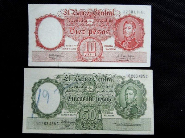 Argentina, lote com 02 cédulas de 10 e 50 Pesos.