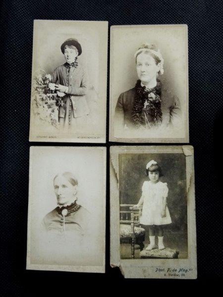 Lote com 4 fotografias transição séc XIX/XX, sendo 4 fotógrafos diferentes. Bom estado de conservaçã