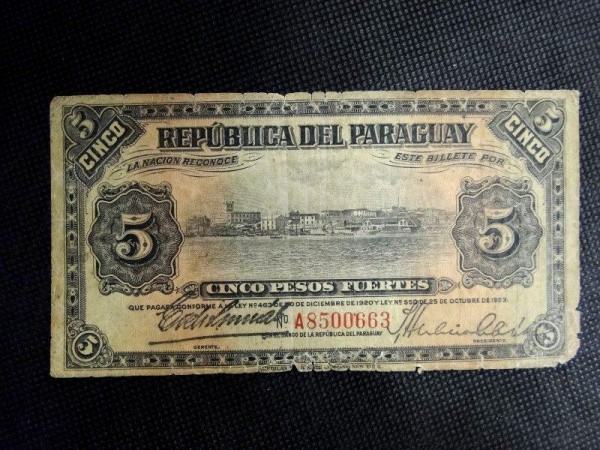 Paraguai, cédula de 5 pesos, déc.20 autografada. Rara. Bom estado de conservação.