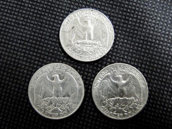 EUA, lote com 03 moedas de QUATER DOLLAR déc. 80/90. Bom estado de conservação.