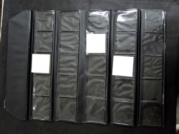 Porta moedas seminovo, capacidade para 25 moedas.