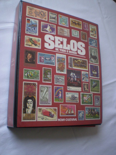 AV0791 - Classificador com Coleção Selos De Todo O Mundo  e  2 Livros encadernados (em ótimo estado
