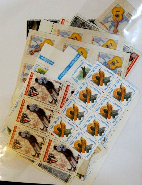 Brasil, lote com selos do Real facial de mais de 80 reais. Novos com goma.