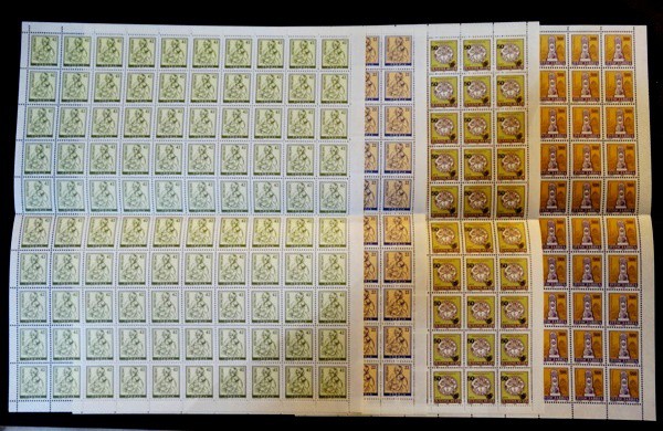 Iuguslávia, lote com 4 folhas com 100 selos cada. Novos com goma. Total de 400 selos.