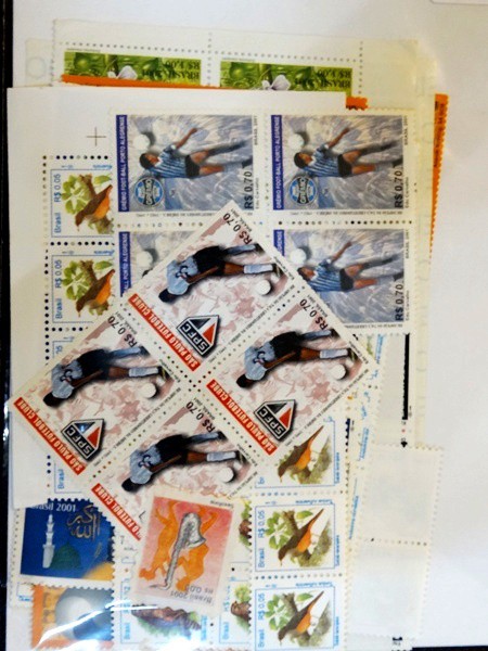 Brasil, lote com selos do Real facial de mais de 76 reais. Novos com goma.