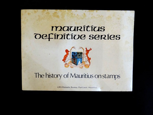 Mauritius, Folder dos Correios com selos da História de Mauritius em selos. Capa inicial com moedas