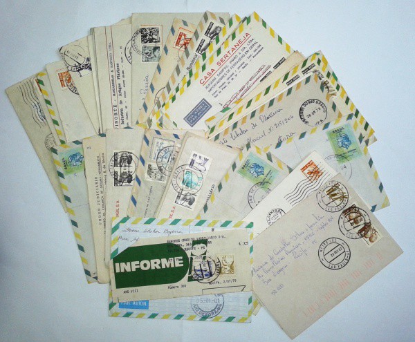 Lote com 45 Envelopes Brasil Circulado anos 80. Preservam selos e carimbos comemorativos.