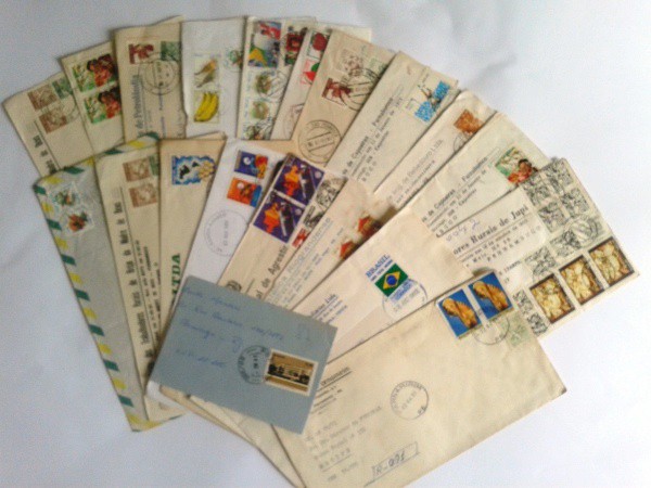 Lote com 20 Envelopes Brasil Circulado anos 80/90. Preservam selos e carimbos comemorativos.