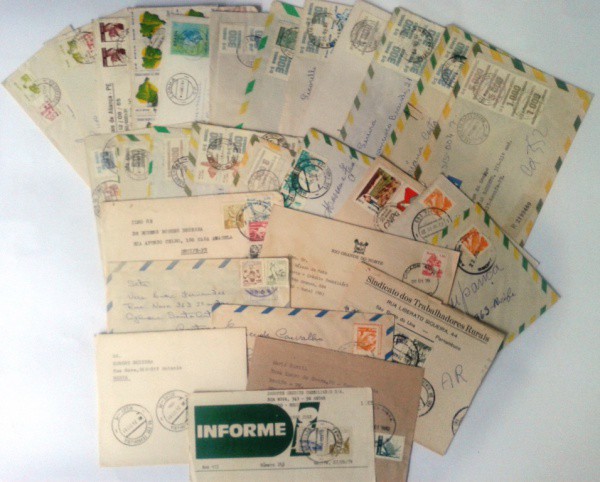 Lote com 30 Envelopes Brasil Circulado anos 80/90. Preservam selos e carimbos comemorativos.