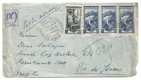 Envelope Via Aerea circulado da Italia para o Rio de Janeiro. Preserva quatro selos. Conservado.