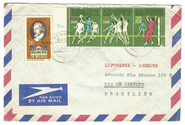 Envelope Via Aerea circulado da Alemanha para o Rio de Janeiro. Preserva quatro selos. Muito bem con