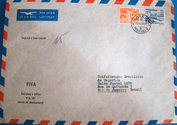 FILATELIA  ENVELOPE OFICIAL DA FIFA  ENVIADO PARA A  CONFEDERAÇÃO BRASILEIRA DE DESPORTOS  1959 -