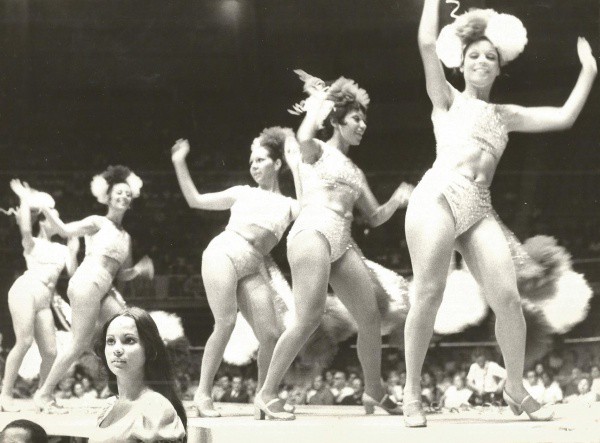 Fotografia: CARNAVAL - Maracanãzinho, 1977. Dimensões 18,0 X 24,0 cm. Muito bem conservada.