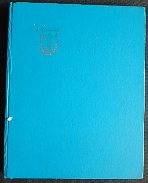 FIILATELIA - Livro capa azul com centenas de Selos de coleção diversos anos e países.