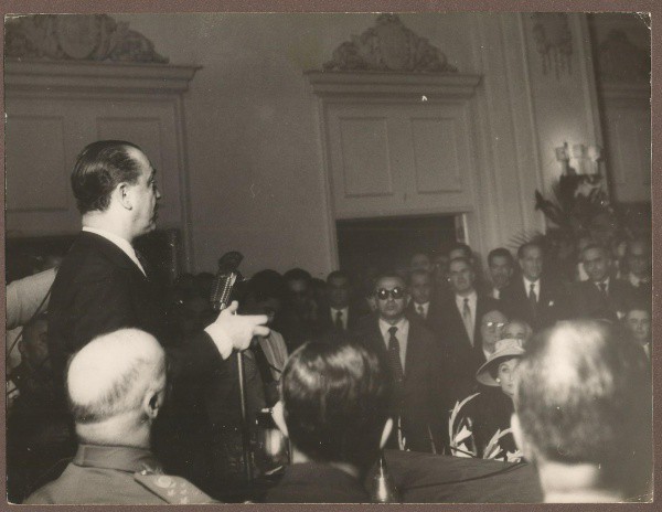 Fotografia: Juscelino Kubitschek - Presidente do Brasil (1956-1961), JK apresentou um discurso desen