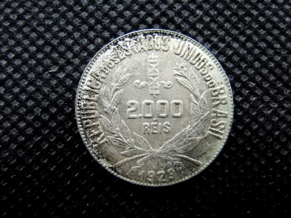 Brasil República, moeda de prata de 2000 Réis de 1929. Bom estado de conservação.
